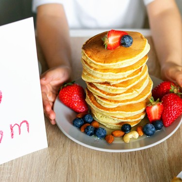 16 Easy Mother’s Day Recipes: Simple Breakfast, Lunch & Dinner Ideas