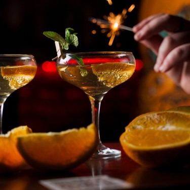 Midnight Mixology: 8 Iconic Cocktails for Your New Year’s Eve Toast
