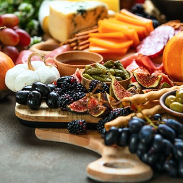 How to Make a Perfect Thanksgiving Charcuterie Board to Impress
