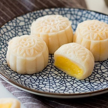 9 Mooncakes for the Mid-Autumn Festival