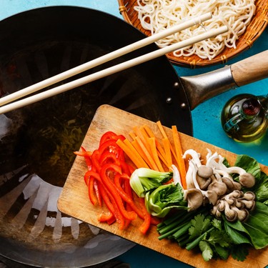 Lo Mein vs Chow Mein: What's the Difference and How to Cook It