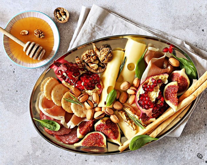 How to Make a Perfect Thanksgiving Charcuterie Board to Impress