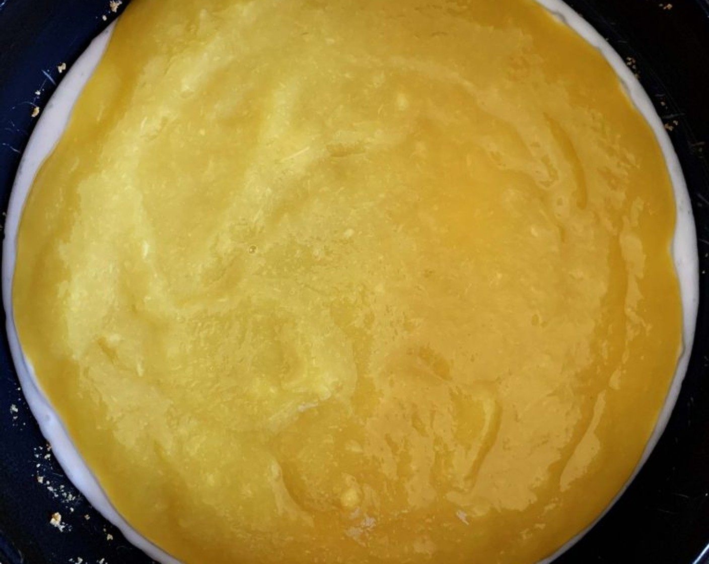 step 8 Pour half of the cream on the cookie base. Cover with the mango mousse, try to leave 1-centimeter from the edges.