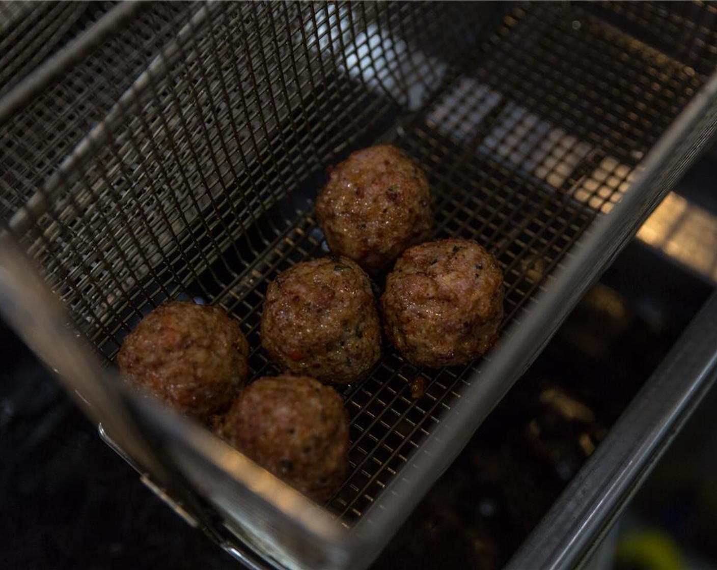 step 6 Drain, and move the meatballs to steam on low heat for 30 minutes.