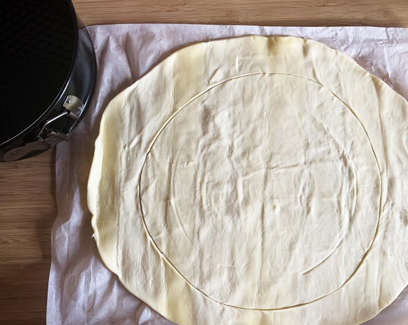 step 2 First off, cut the Puff Pastry (1) measuring it up with a 22-cm springform pan. You will need about a 1.5-cm edge. Cut it right in the center and keep the leftovers, we will use them for the filling. Cut them into 1-cm thick strips and store them in your fridge.