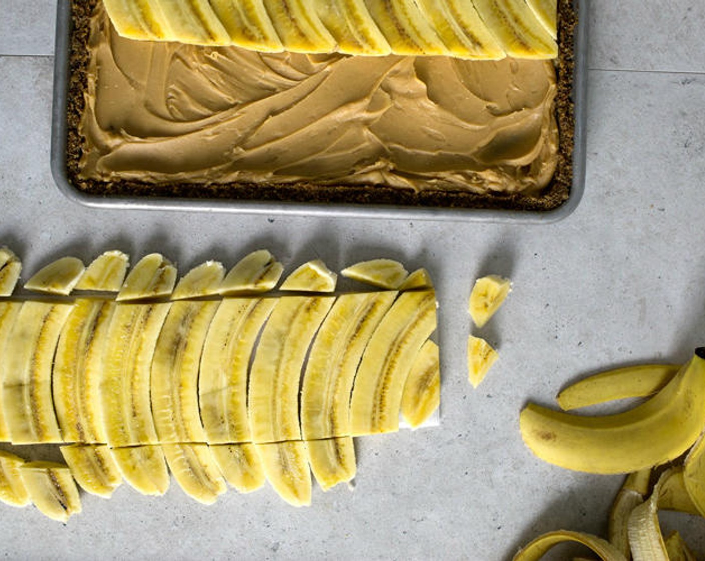 step 11 Trim off the uneven tips on both sides of the bananas to achieve straight edges.