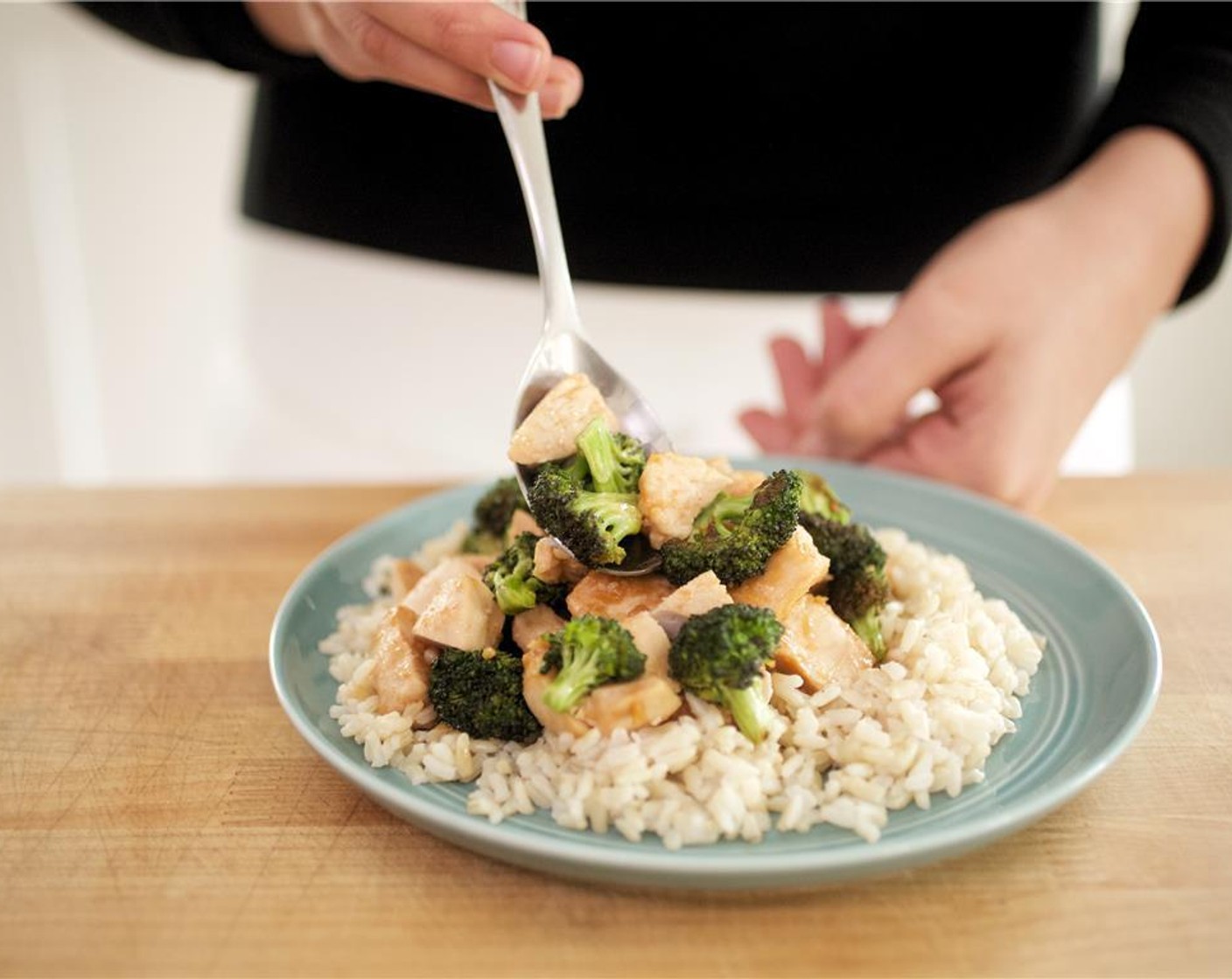step 14 Divide the rice between two plates and place chicken and broccoli over the rice.