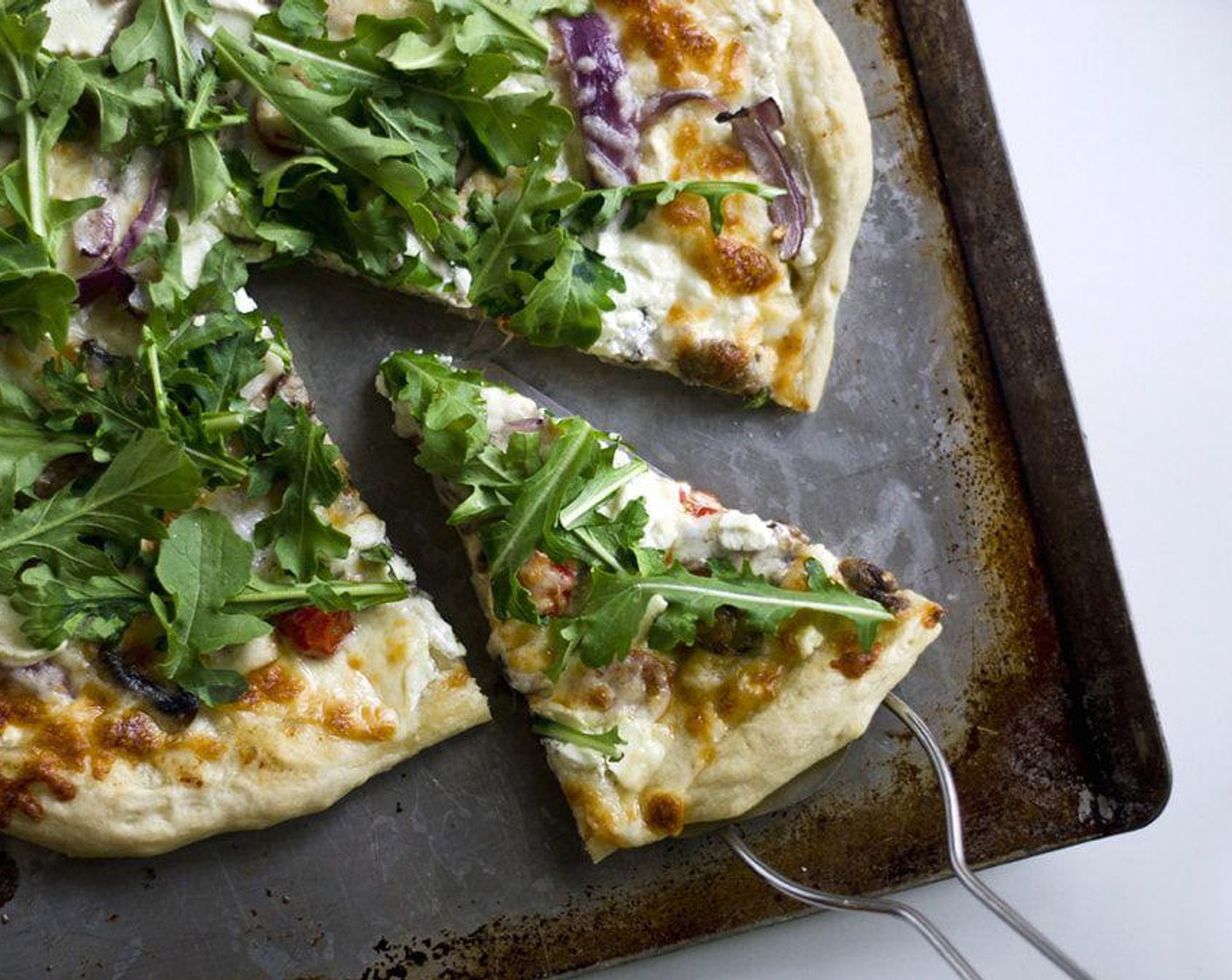 Goat Cheese Pizza with Arugula and White Sauce