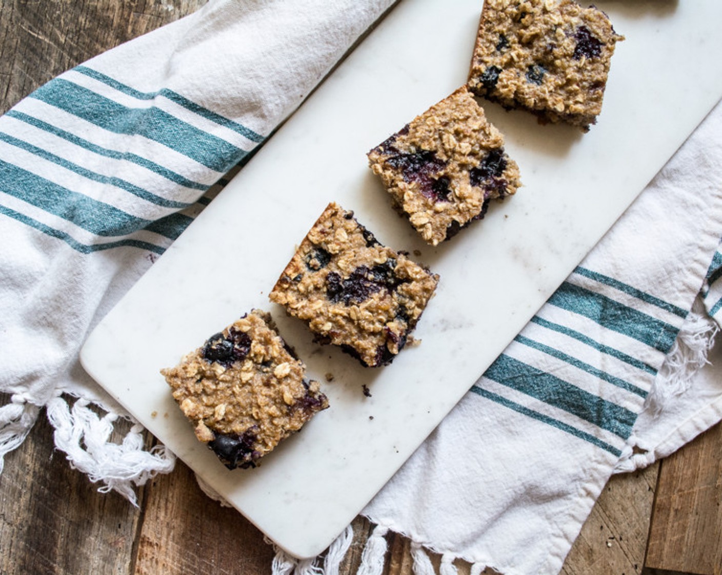 Blueberry Quinoa Oatmeal Breakfast Bars