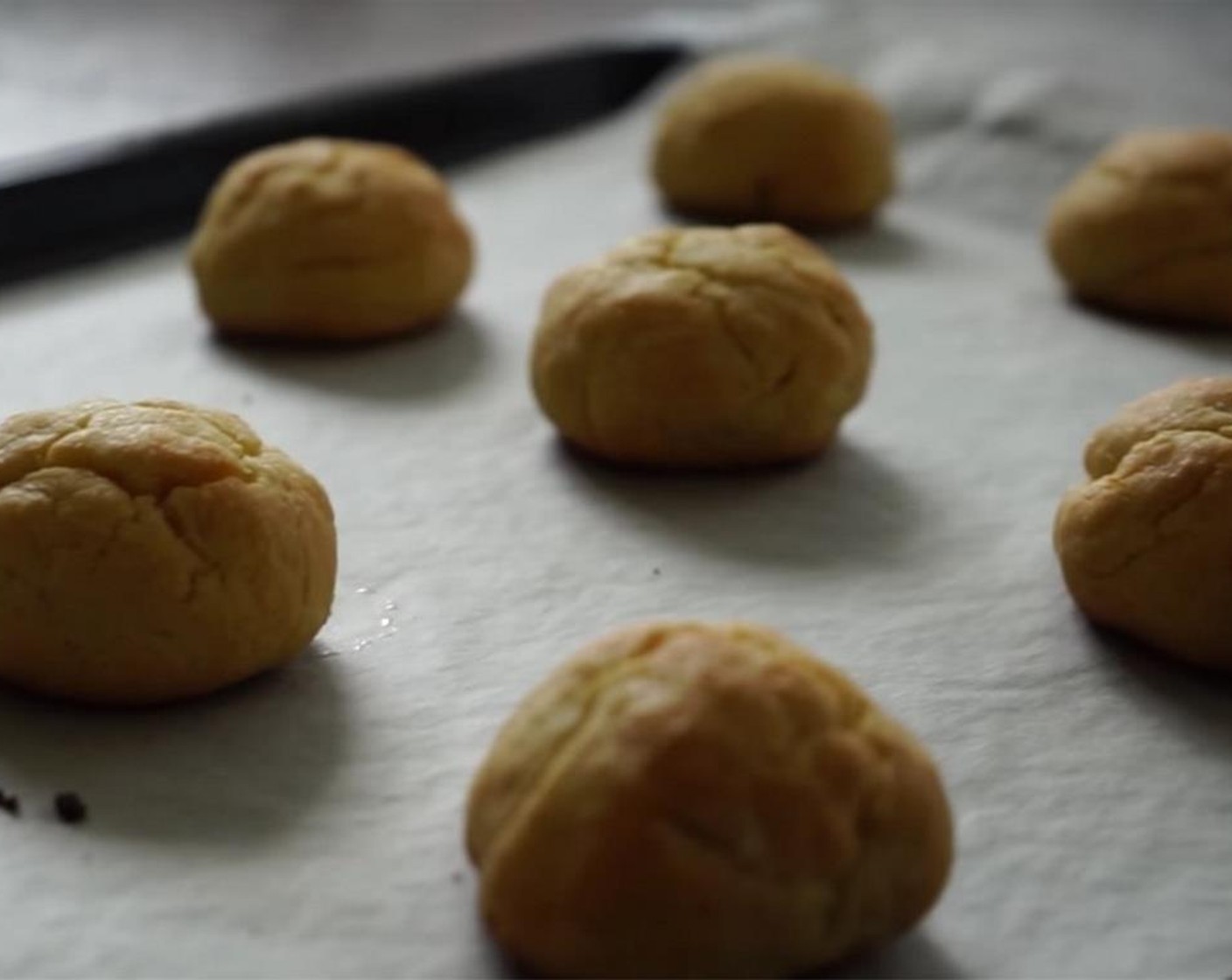 step 9 Once the lemon cookies are ready, remove them from the oven and let them cool for 10 minutes.