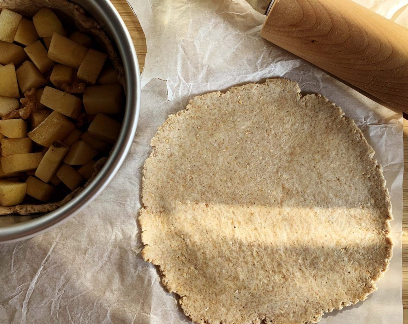 step 5 Divide the dough into 2 equal parts. Roll out one into a circle and lay it on a 20cm baking dish. Roll out the other to the same size and thickness.