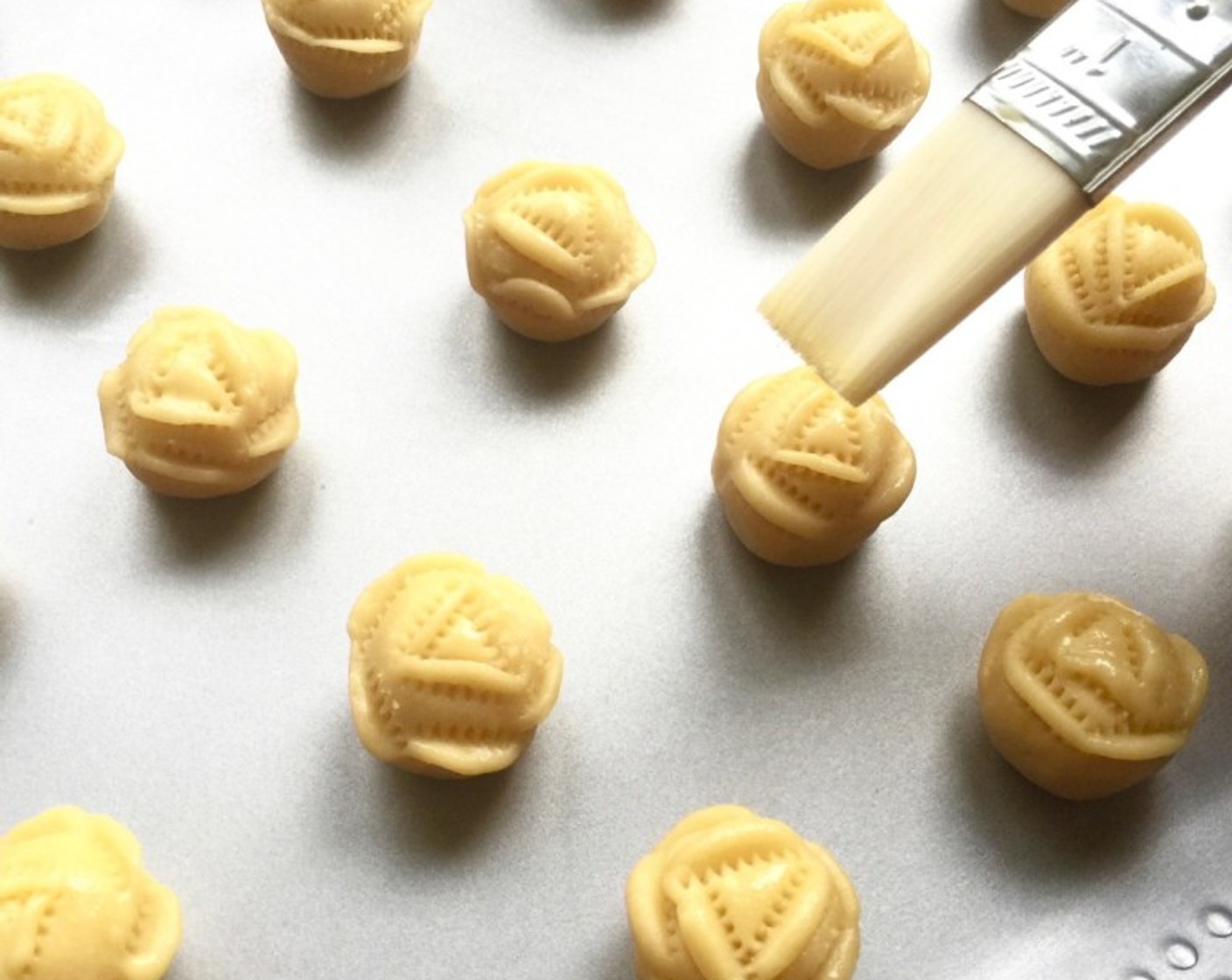 step 19 Brush the glaze on the pineapple tarts with a brush.