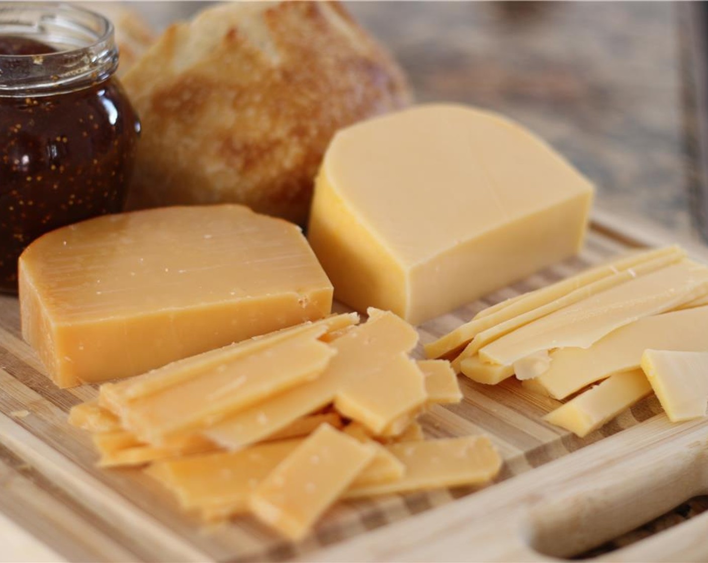 step 1 Slice the 12 Month Reypenaer Gouda (115 g) and 3 Year Reypenaer Gouda (115 g). Rougly chop the Cipollini Onions in Balsamic Vinegar (5).
