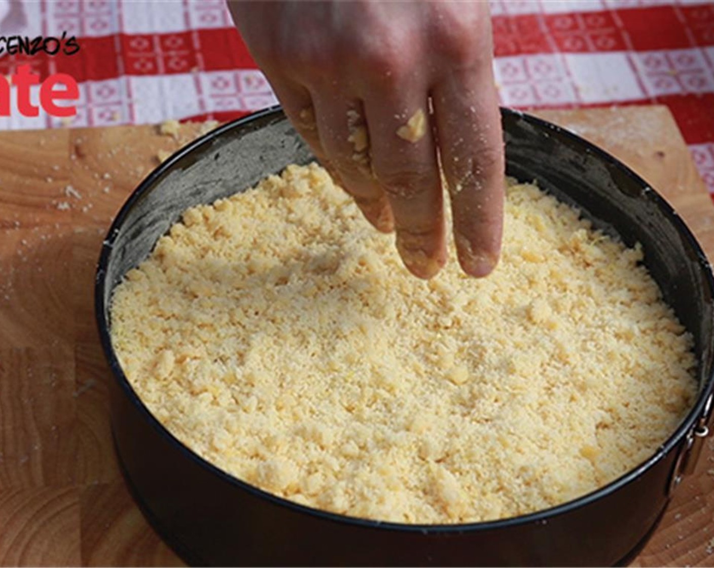 step 15 Put the apple crumble in the oven for 40 minutes at a 160 degrees C (320 degrees F).