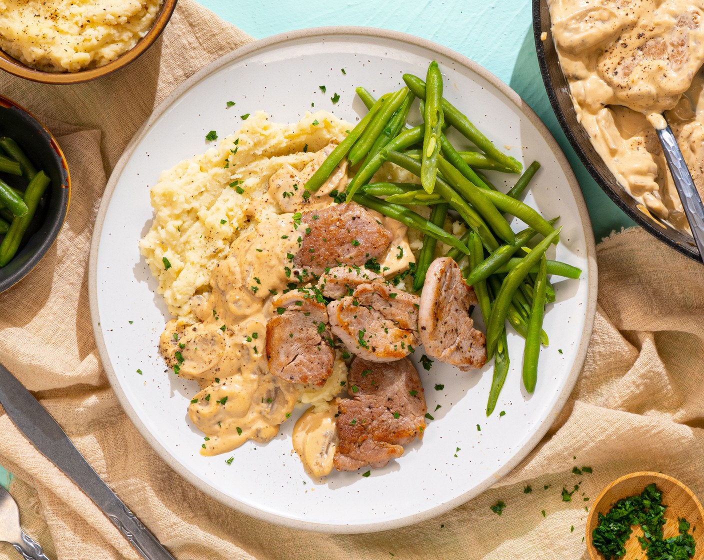 Einfaches Schweinefilet Stroganoff mit Pilzen