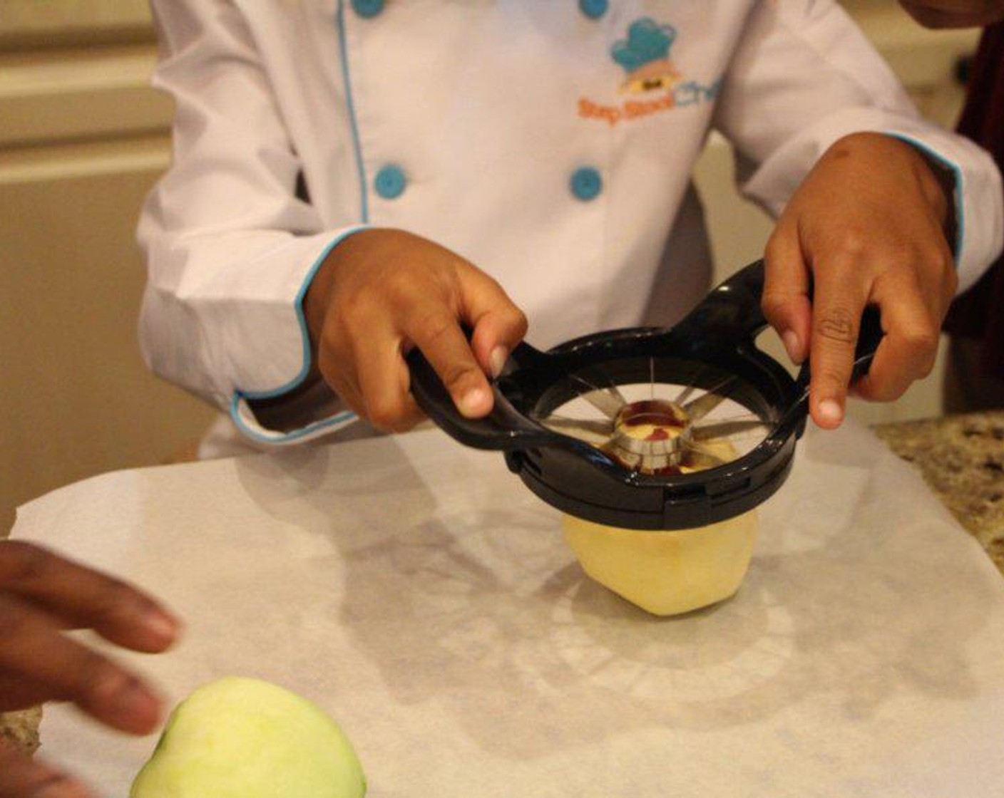 step 2 Peel the Apple (1) and cut into 8 slices around the core.