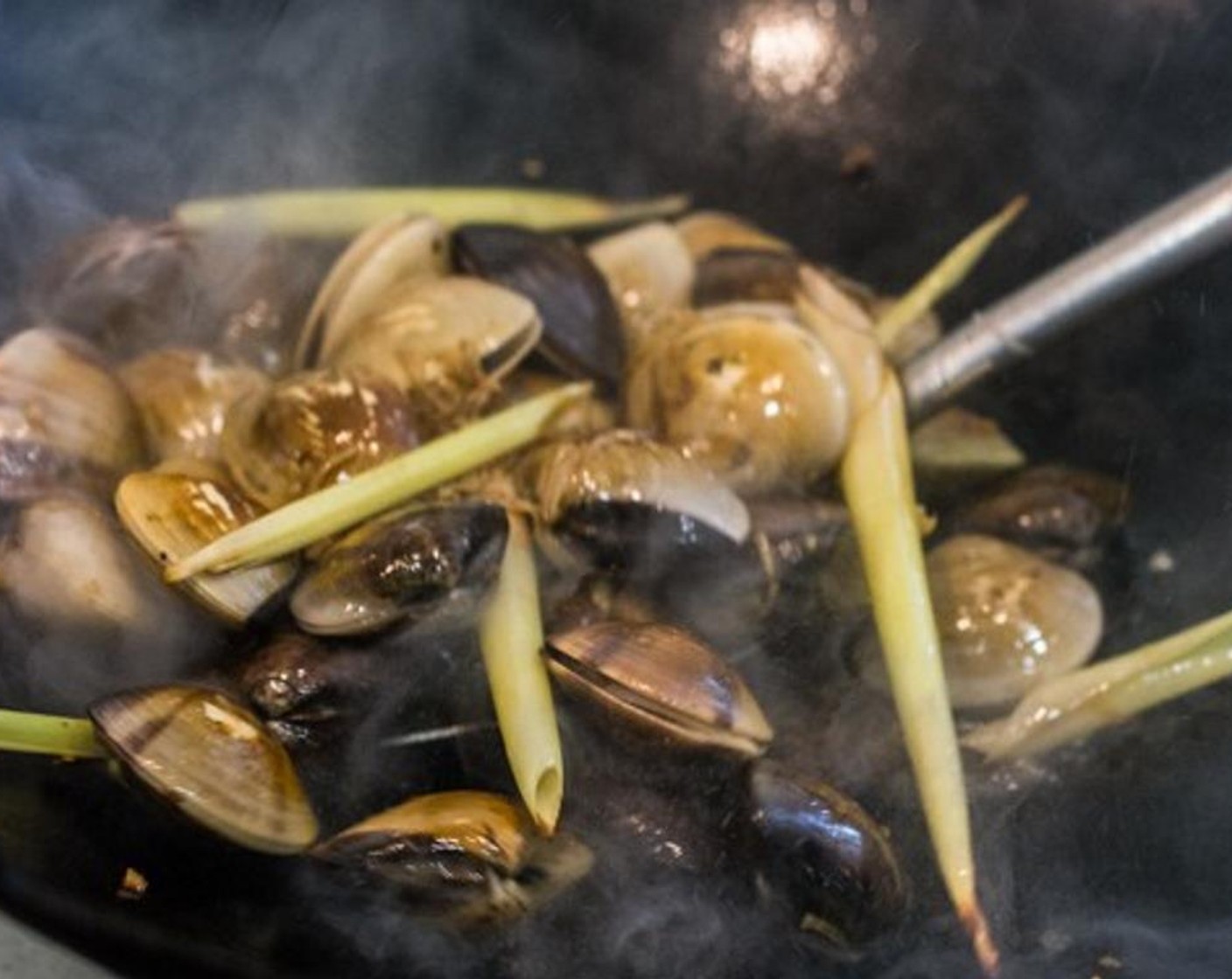 step 5 Add the Fresh Clams (1.5 lb). Give all the ingredients a good toss.