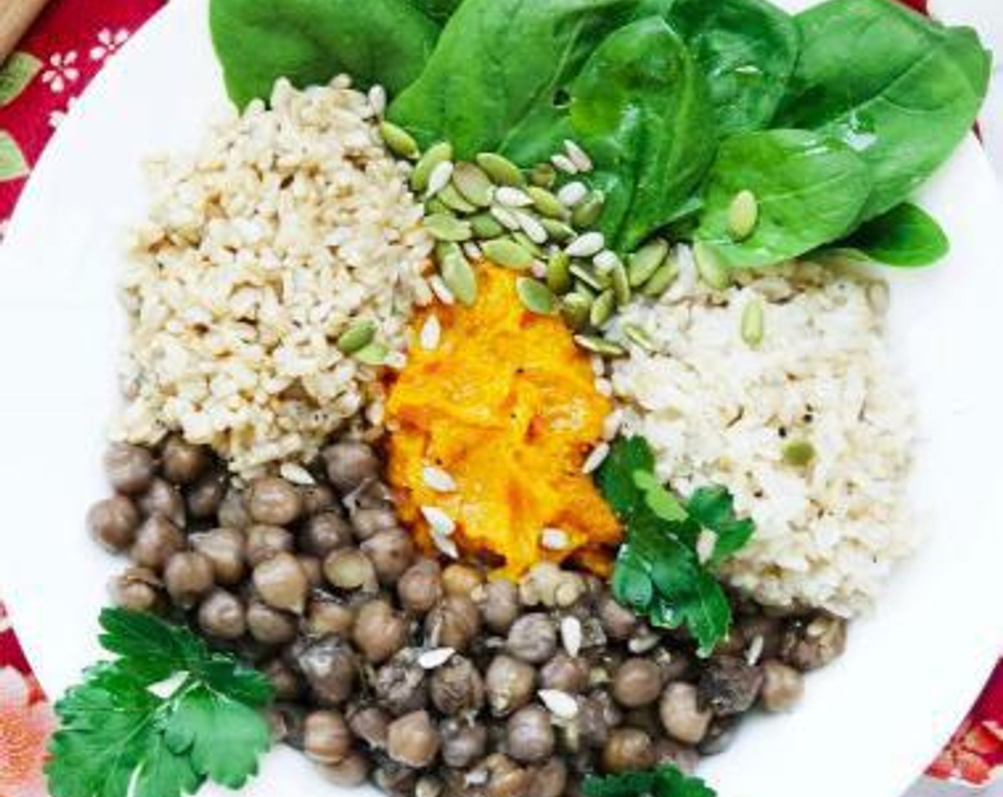 step 5 To serve, divide Fresh Baby Spinach (1 1/3 cups), Pumpkin (1 cup), brown rice, oat kernel and chickpeas into 4 plates.