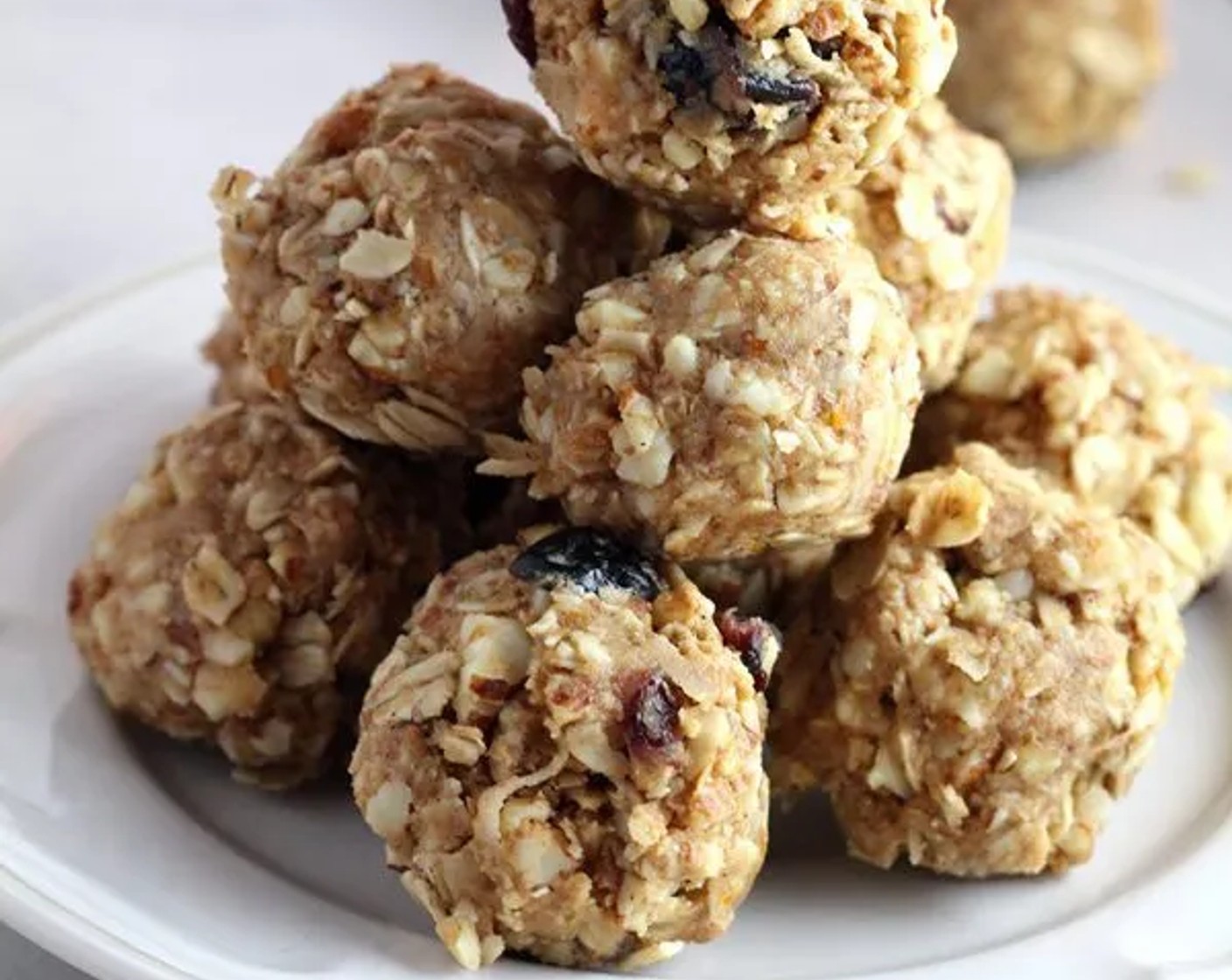 Almond Oatmeal No Bake Energy Bites