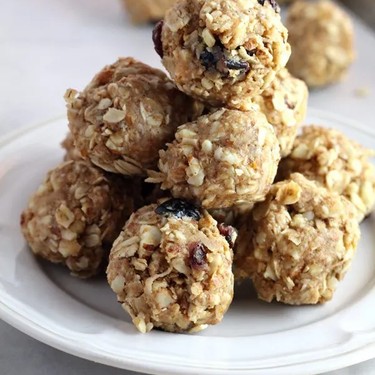 Almond Oatmeal No Bake Energy Bites Recipe | SideChef