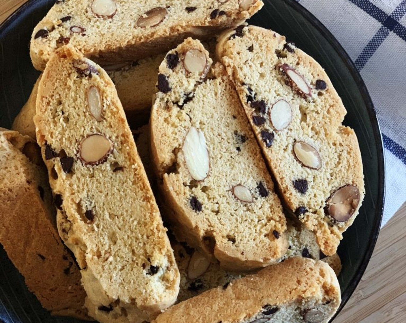 step 7 These crunchy cookies will keep for up to one week in a tightly covered tin. Serve with Vin Santo, coffee, or tea.