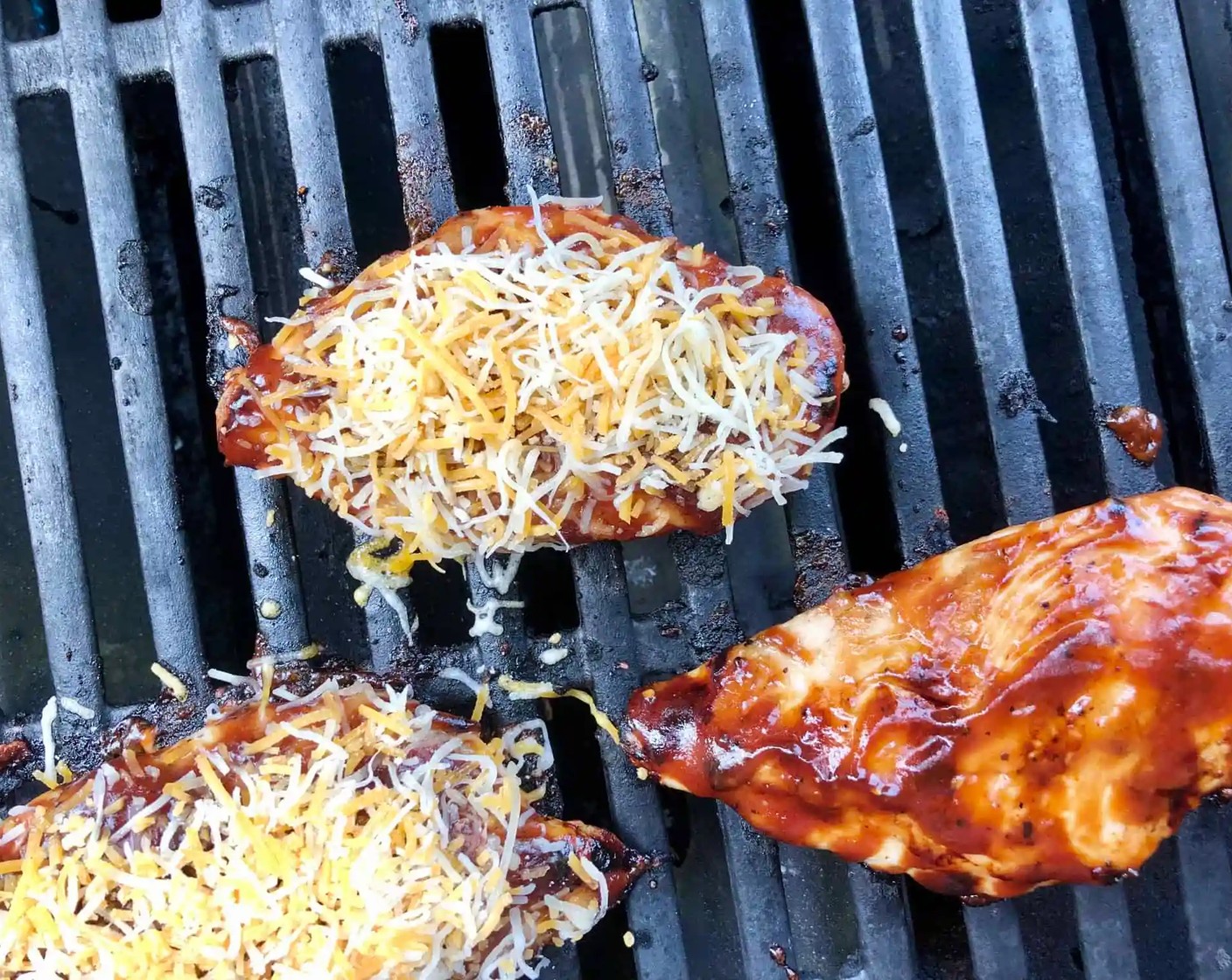 step 5 Turn the grill off. Flip chicken; add Extra Sharp Cheddar Cheese (1/2 cup). Cover until cheese is melted. Transfer to a dish to keep warm.