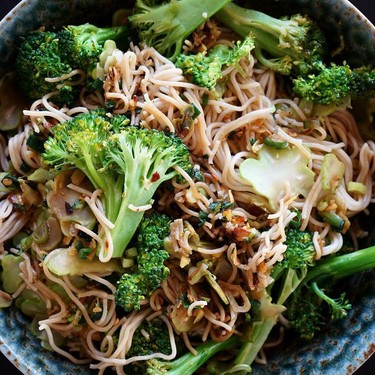 Ginger Scallion Noodles with Broccoli and Carrots Recipe | SideChef