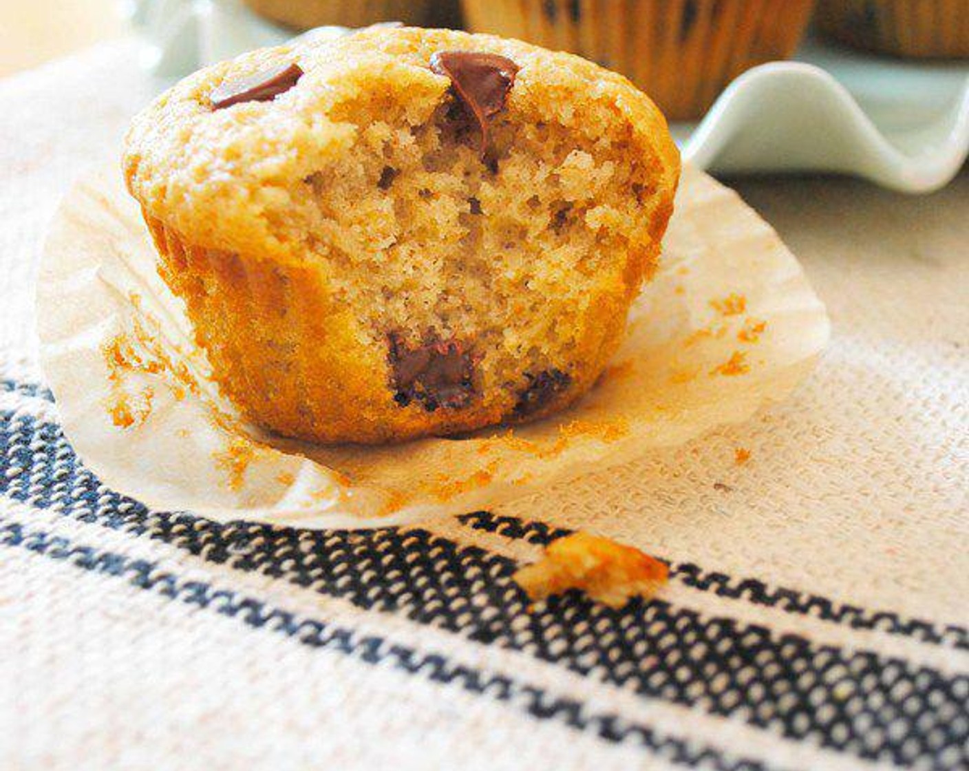 step 6 Bake the muffins for 20 minutes or until a toothpick inserted in the center comes out clean. Allow these to cool on a wire rack for at least 5 minutes. Store in an air tight container after they completely cool.