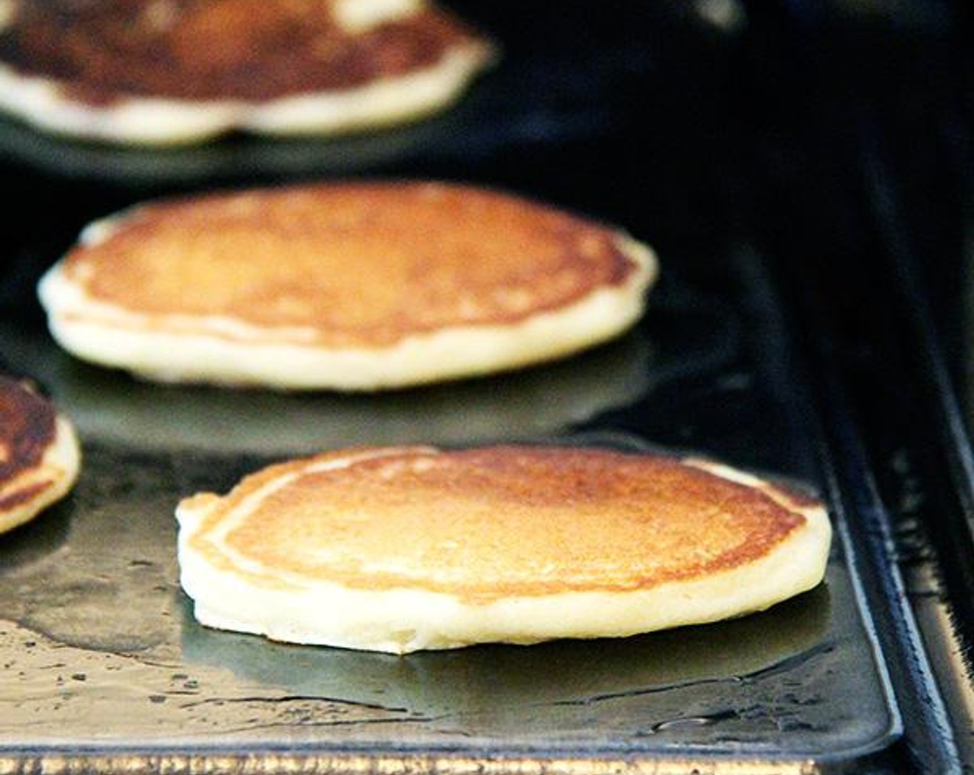 step 5 If the pancake is golden brown, flip and cook on the other side for 2 minutes, or until the bottom of the pancake is golden brown.