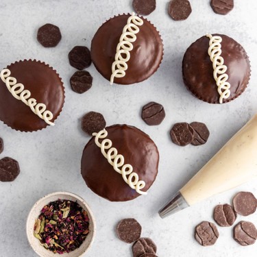 Rose Chai Hostess Cupcakes Recipe | SideChef