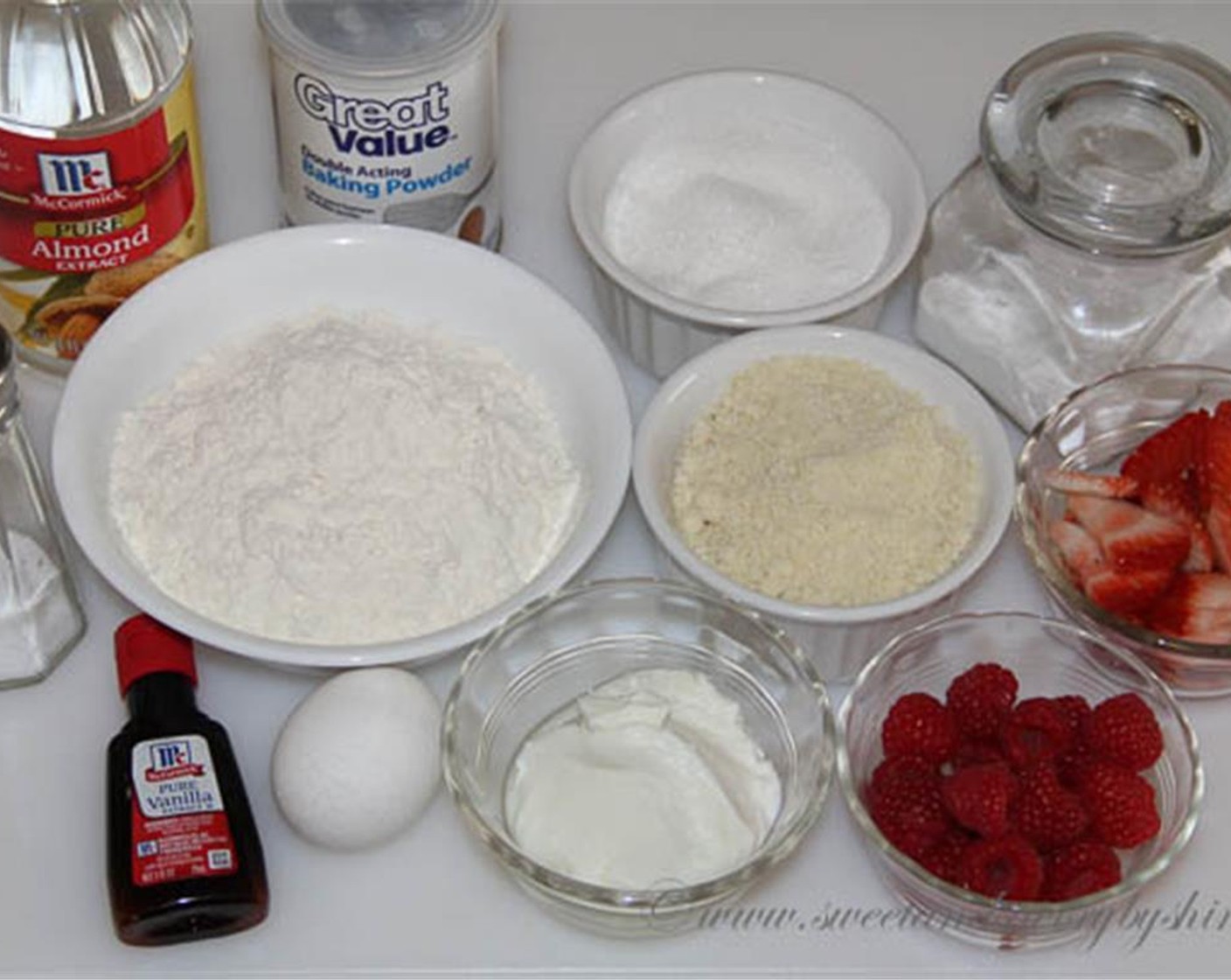 step 1 Slice the Fresh Strawberry (1/2 cup). Preheat the oven to 400 degrees F (200 degrees C). Grease the muffin pan.