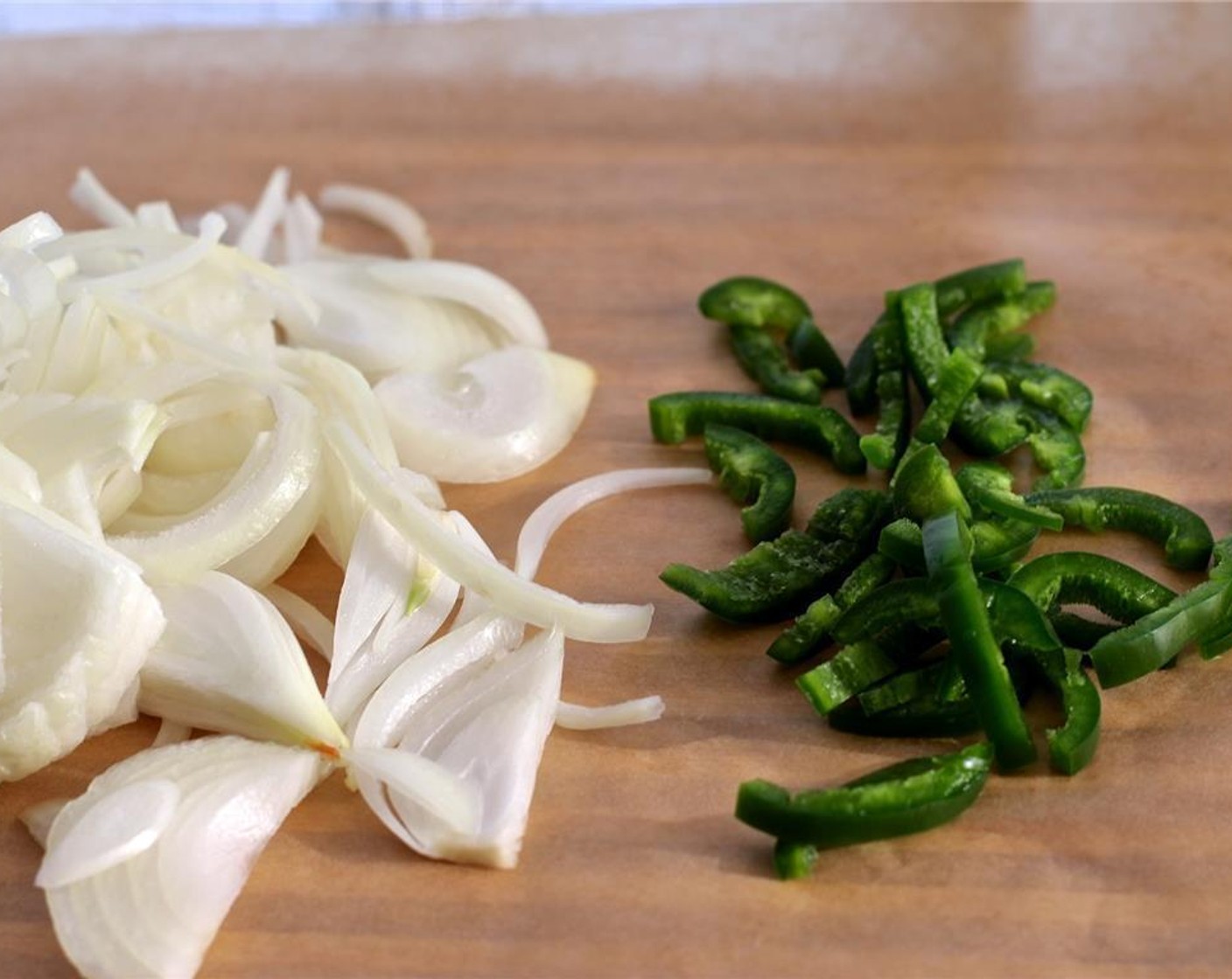 step 4 Thinly slice the Sweet Onions (2). Halve, deseed the Jalapeño Pepper (1) and thinly slice as well.