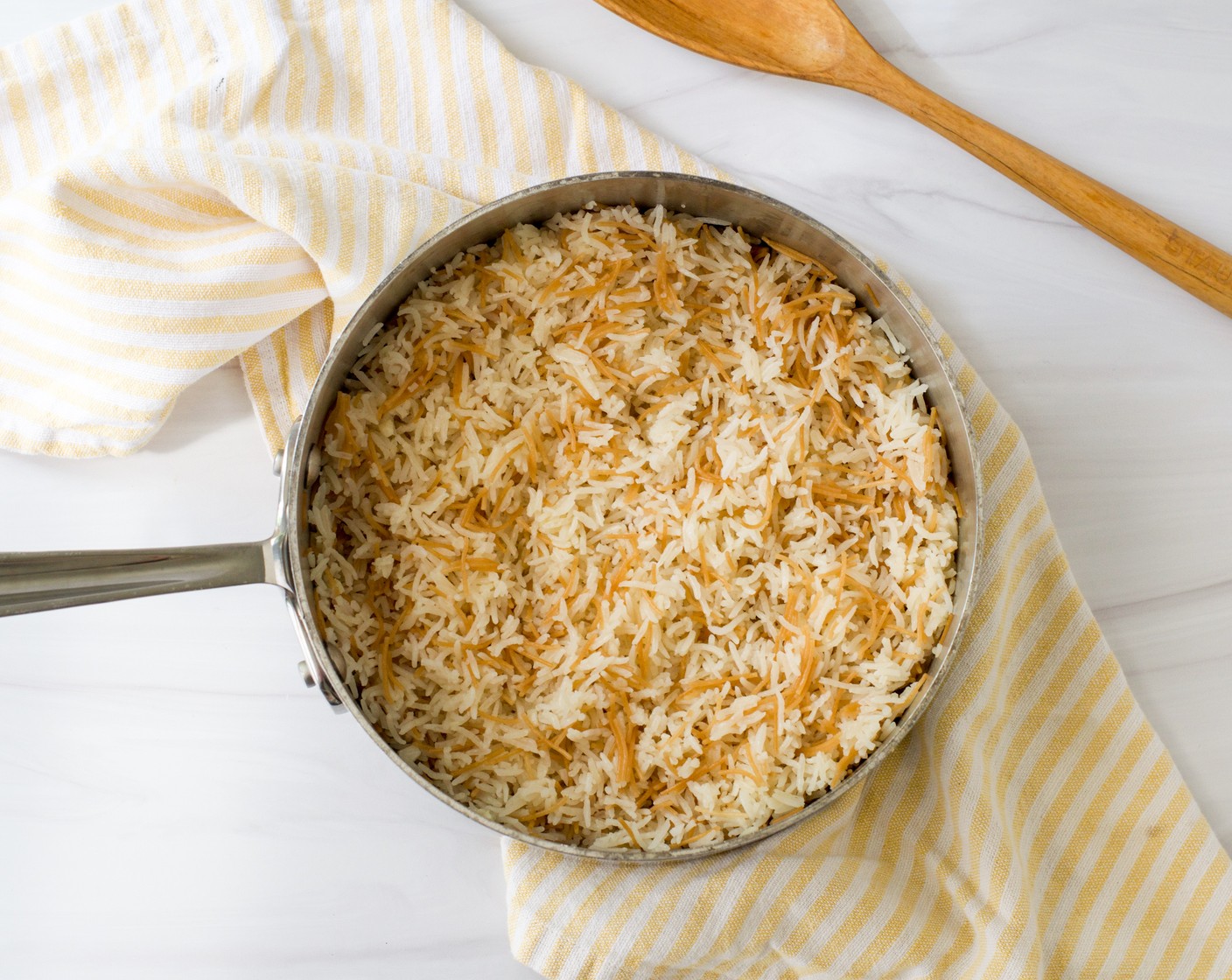 step 4 Remove the saucepan from the heat and fluff the rice with a fork. Cover the pot with a clean dish towel and allow the rice to steam for 5 minutes.