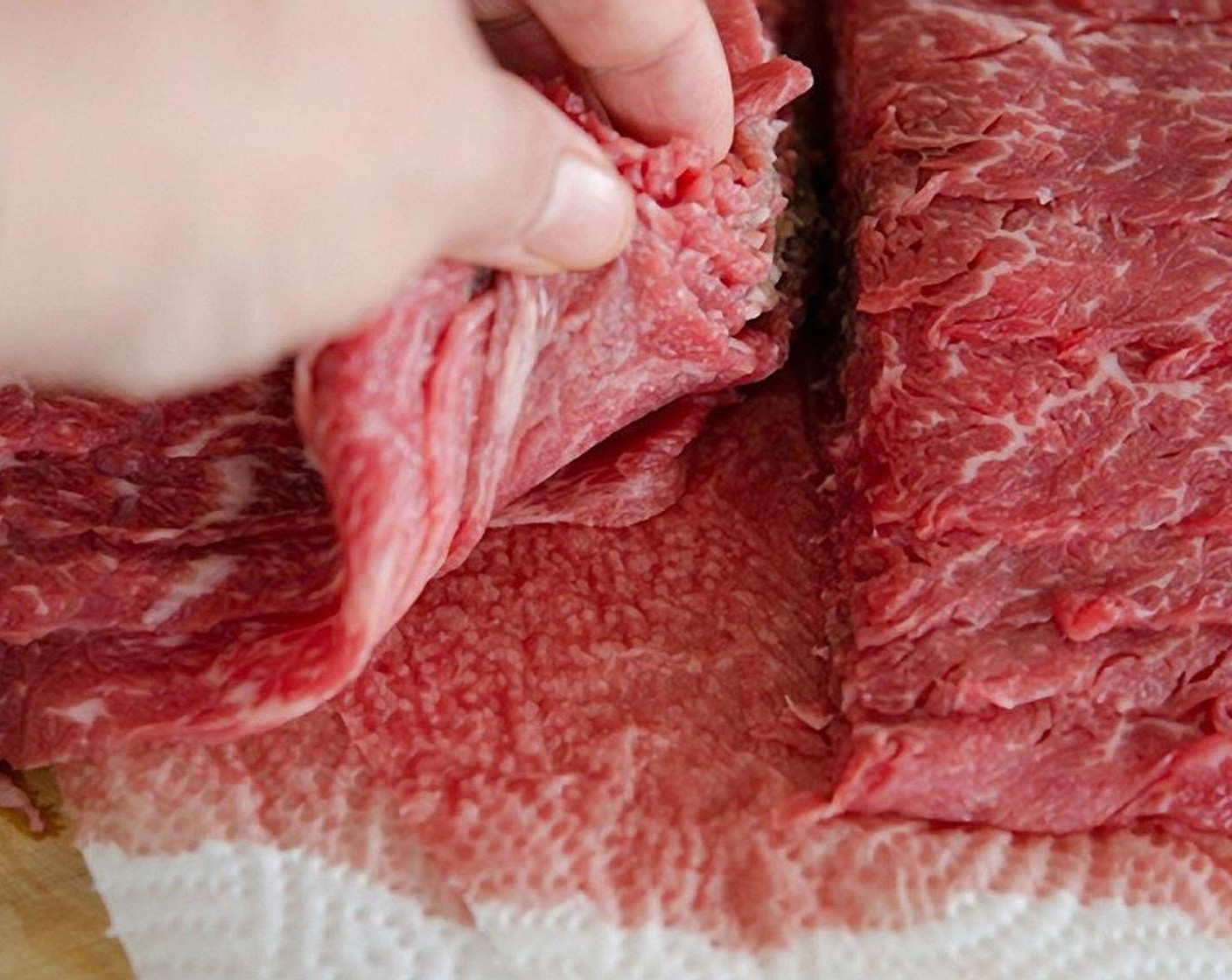 step 1 Place very Sirloin Steak (1.5 lb) on a few layers of paper towels to dry.