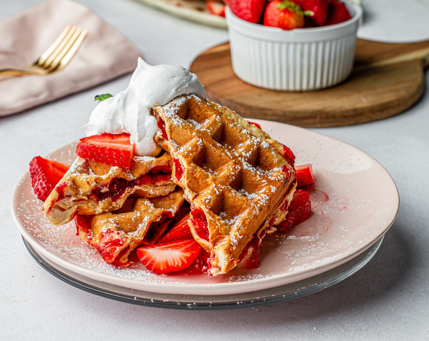 step 6 Top with Fresh Strawberries (1 1/2 cups), sprinkle with Powdered Confectioners Sugar (1/2 cup), and serve warm.