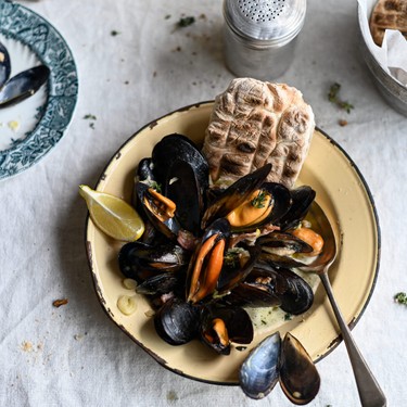 Smoky West Coast Mussel Potjie Recipe | SideChef