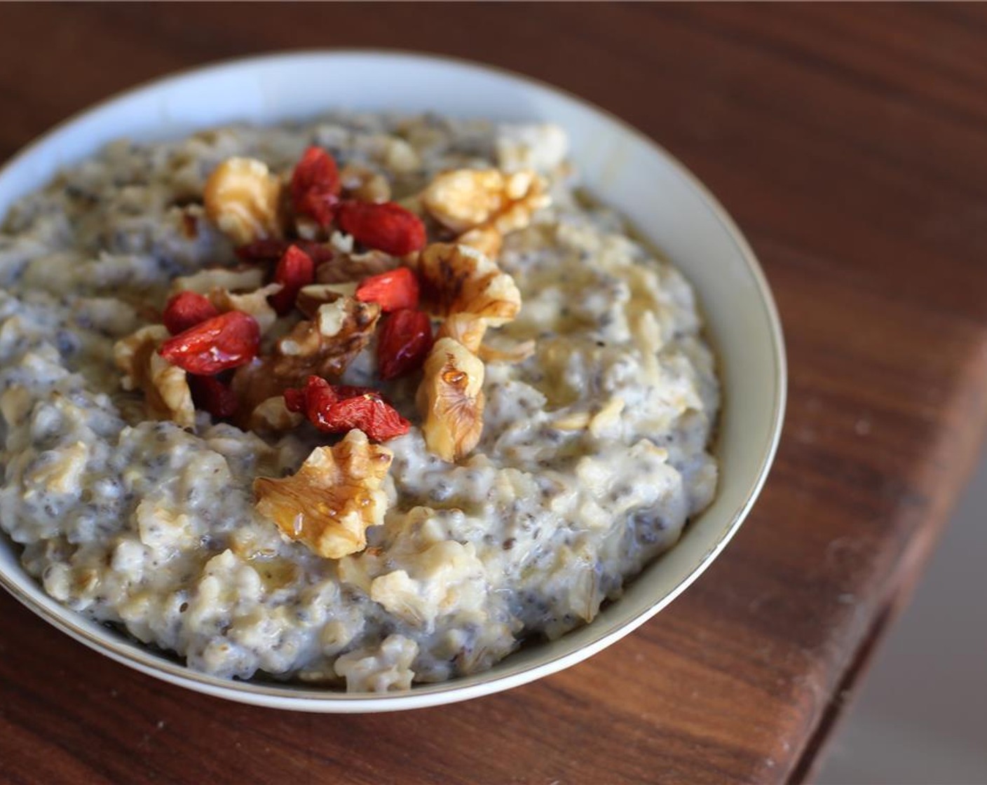 step 4 Garnish with Goji Berries (1 Tbsp) and crushed Walnut (1 Tbsp). Enjoy!