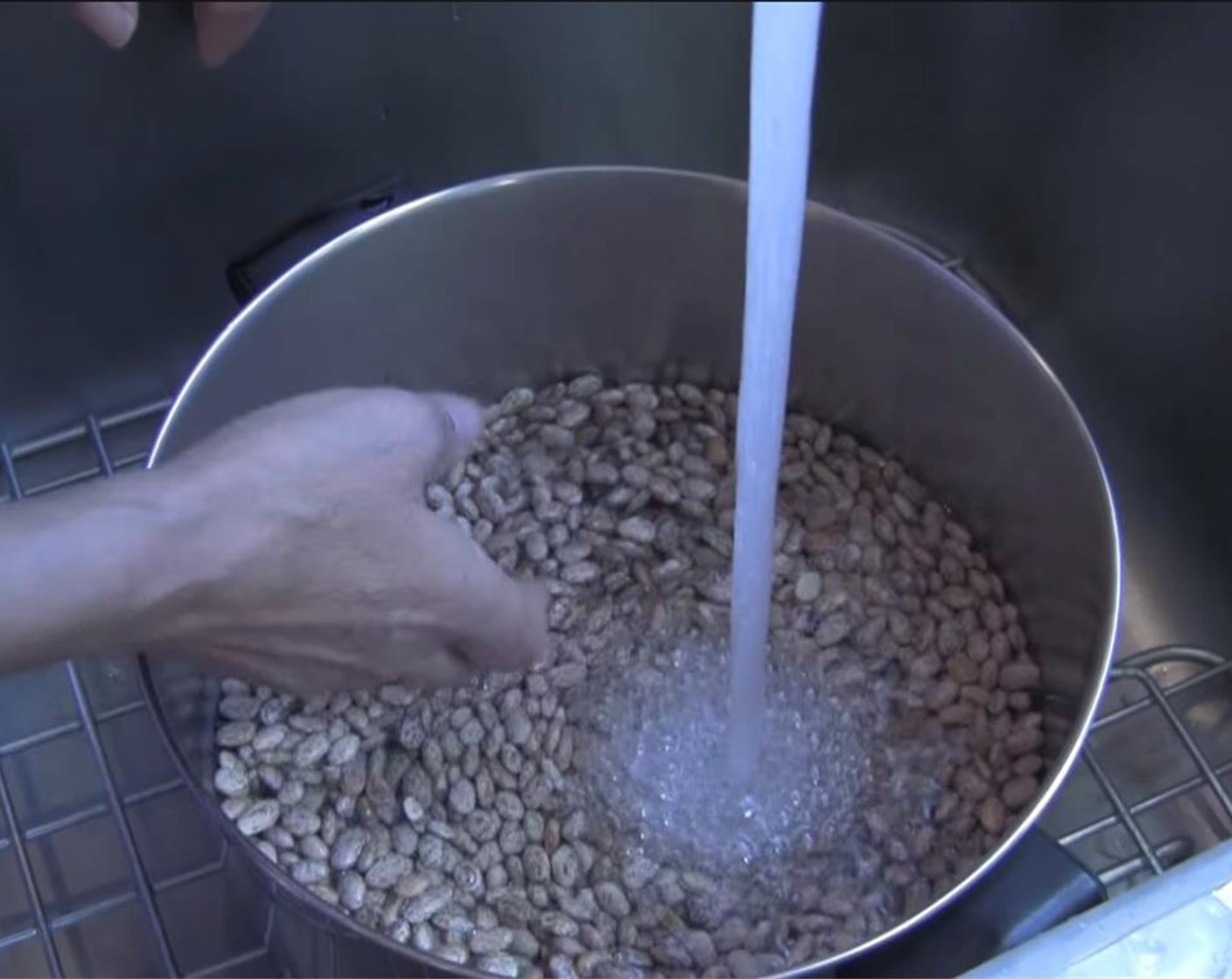 step 2 Put pinto beans into a large saucepan, and wash with cold water. Swirl beans in water with your hands, and remove any beans that float. Drain and refill with water to a volume double that of the beans.