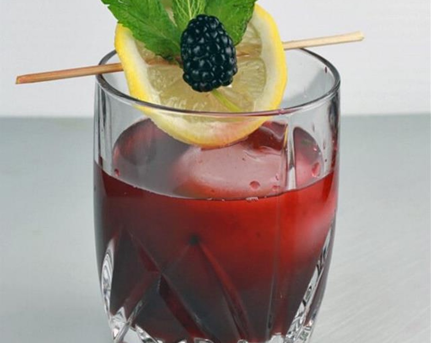 Blackberry Bourbon Lemonade Cocktail