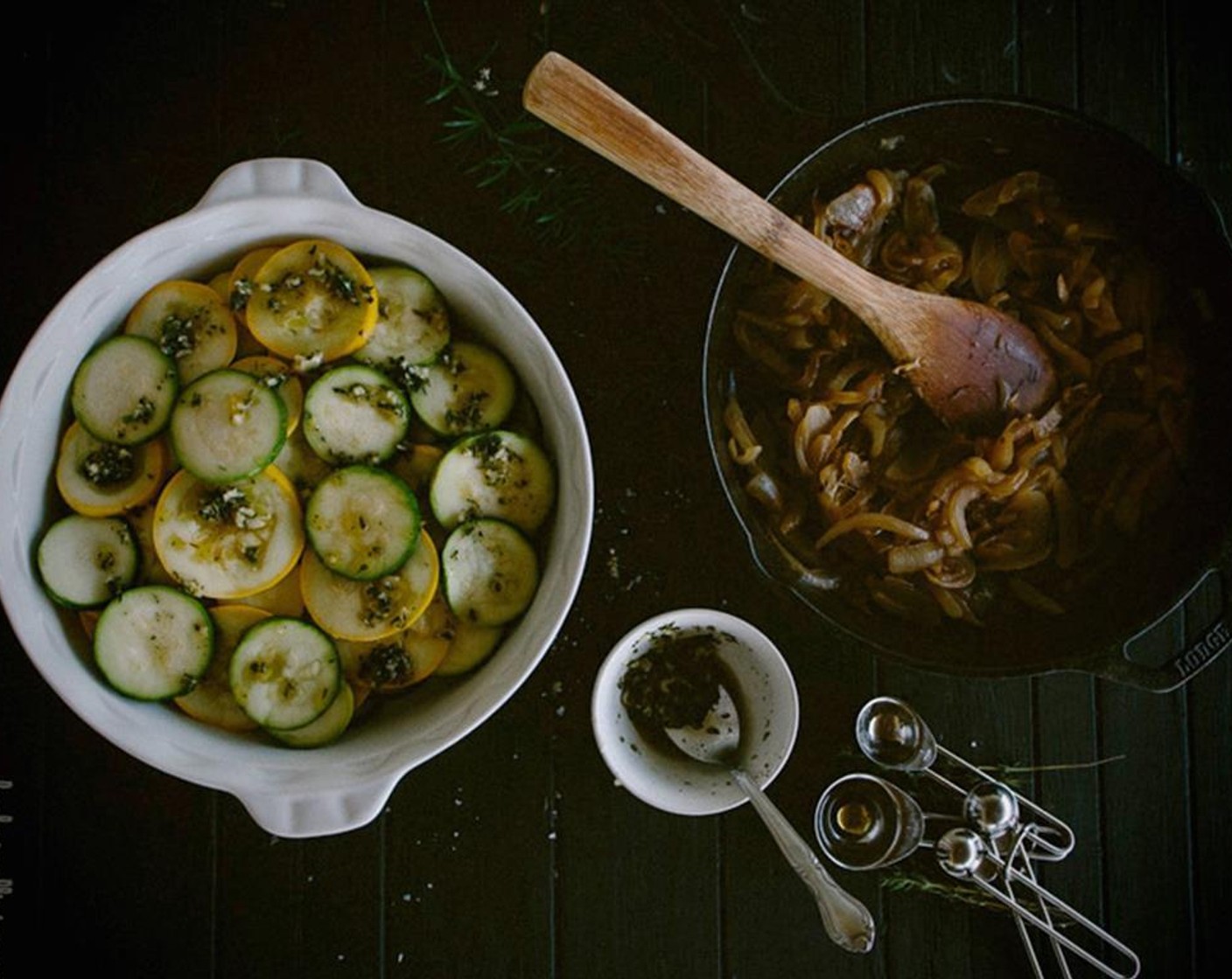 step 7 In a bowl, mix olive oil (3 tablespoon), Garlic (3 cloves), and Fresh Thyme (1 Tbsp).