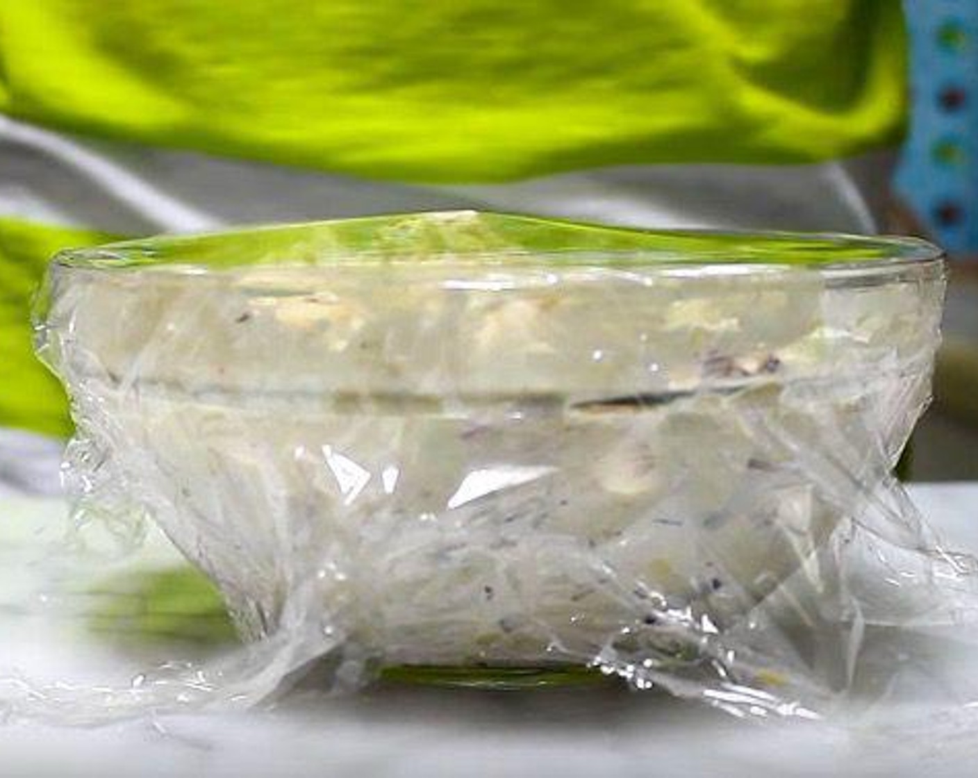 step 4 Cover the bowl with plastic wrap and place it in the fridge for 10-20 minutes.