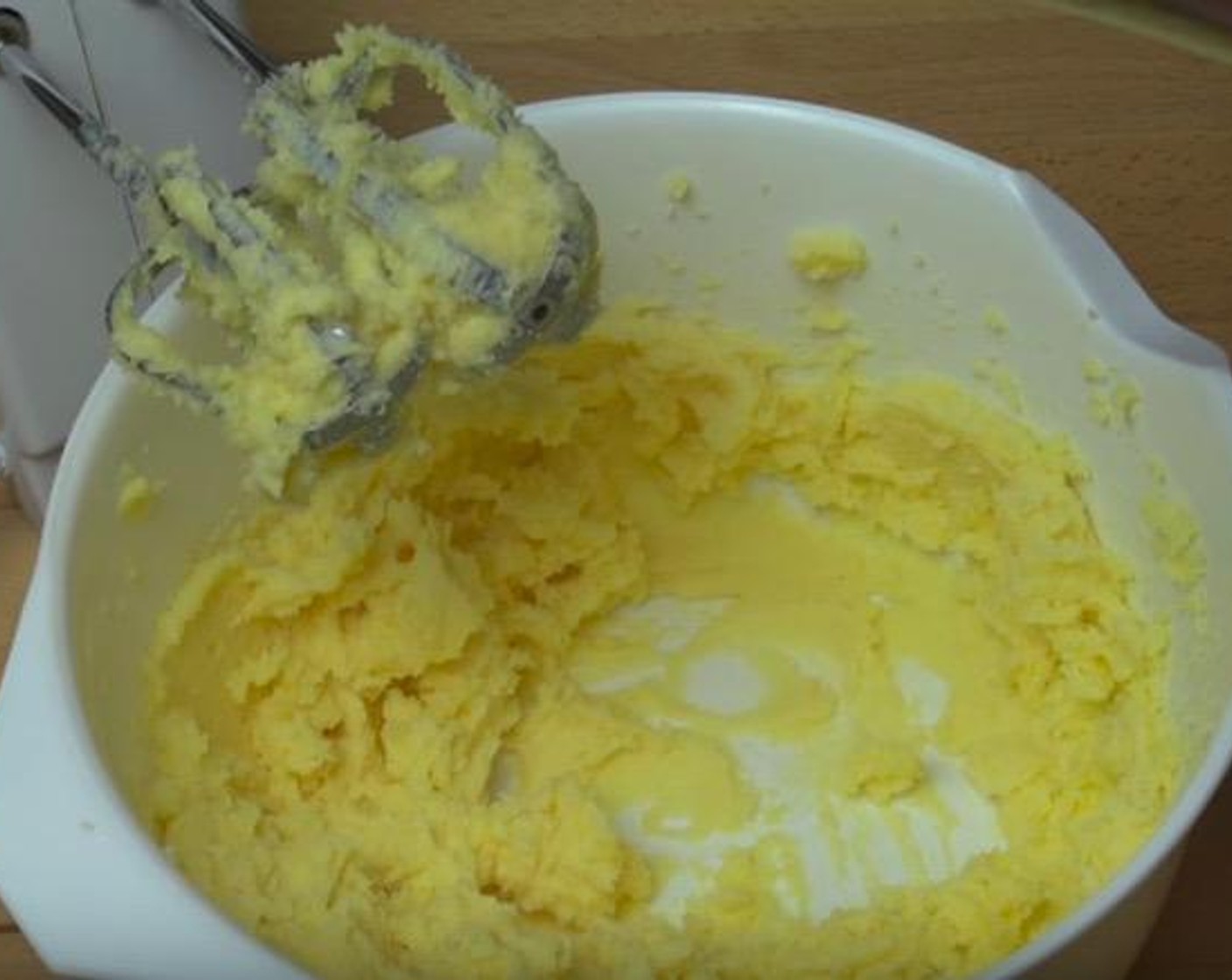 step 1 In a mixing bowl, add Caster Sugar (3/4 cup), Butter (7 oz) and Vanilla Extract (1 tsp). Beat with electric mixer until creamy.