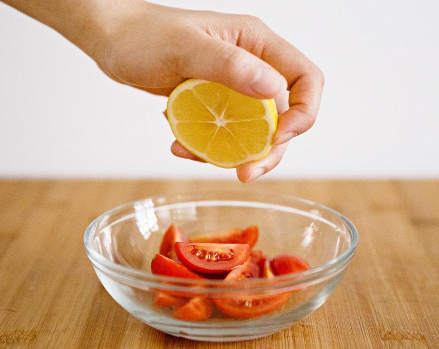 step 4 Cut the Lemon (1) in half and squeeze the lemon juice onto the tomato.