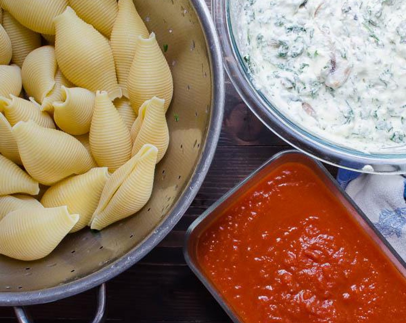 step 1 Boil the box of Jumbo Pasta Shells (1 box) according to package directions, but pull them off the heat about 1 minute before al dente. Drain the noodles and rinse with very cold water to stop the cooking process. Drain the noodles and set aside.