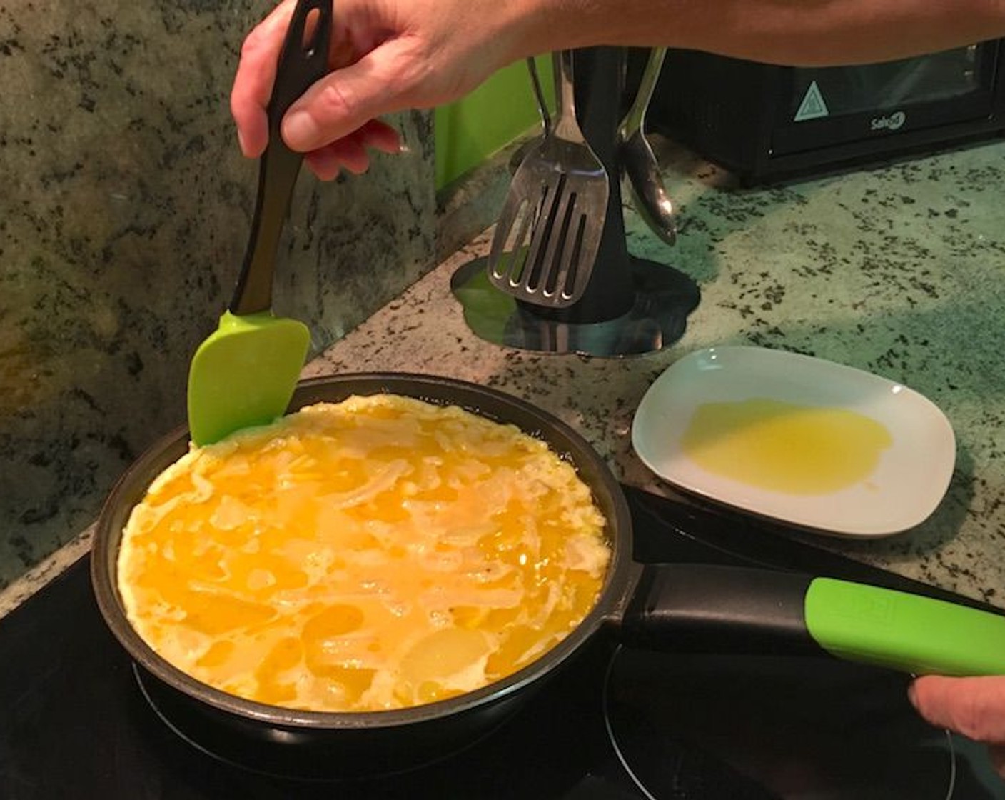 step 15 Cover with the larger pan (or a lid) to retain heat. Every few minutes, run a spatula around the edges to keep the tortilla from sticking.