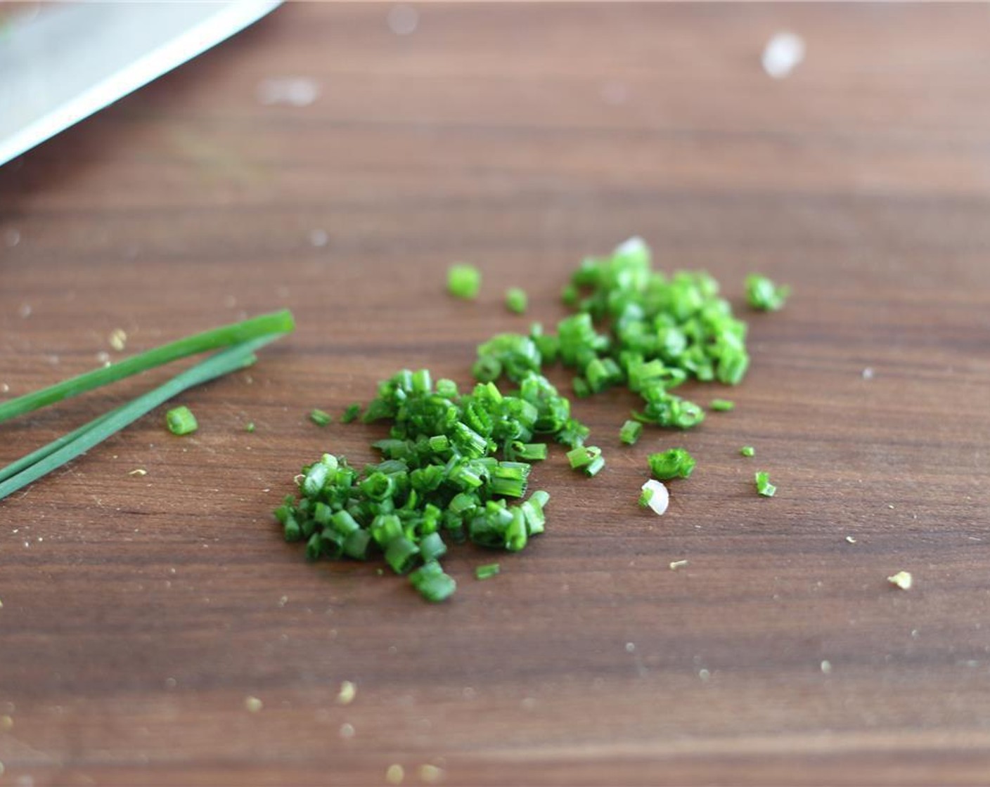 step 4 Mince the Garlic (2 cloves). Finely chop the Yellow Onion (1) and mince the Fresh Chives (to taste).