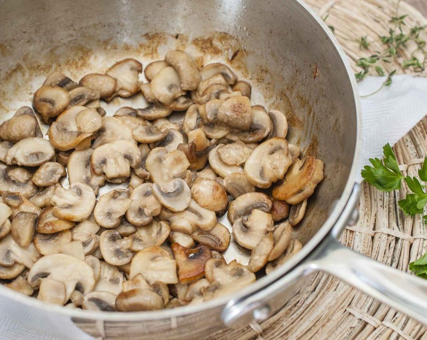 step 2 Add White Mushrooms (2 1/3 cups) and stir to coat in butter. Cook until mushrooms are browned and liquid has cooked out, stirring only once or twice, about 5-7 minutes.