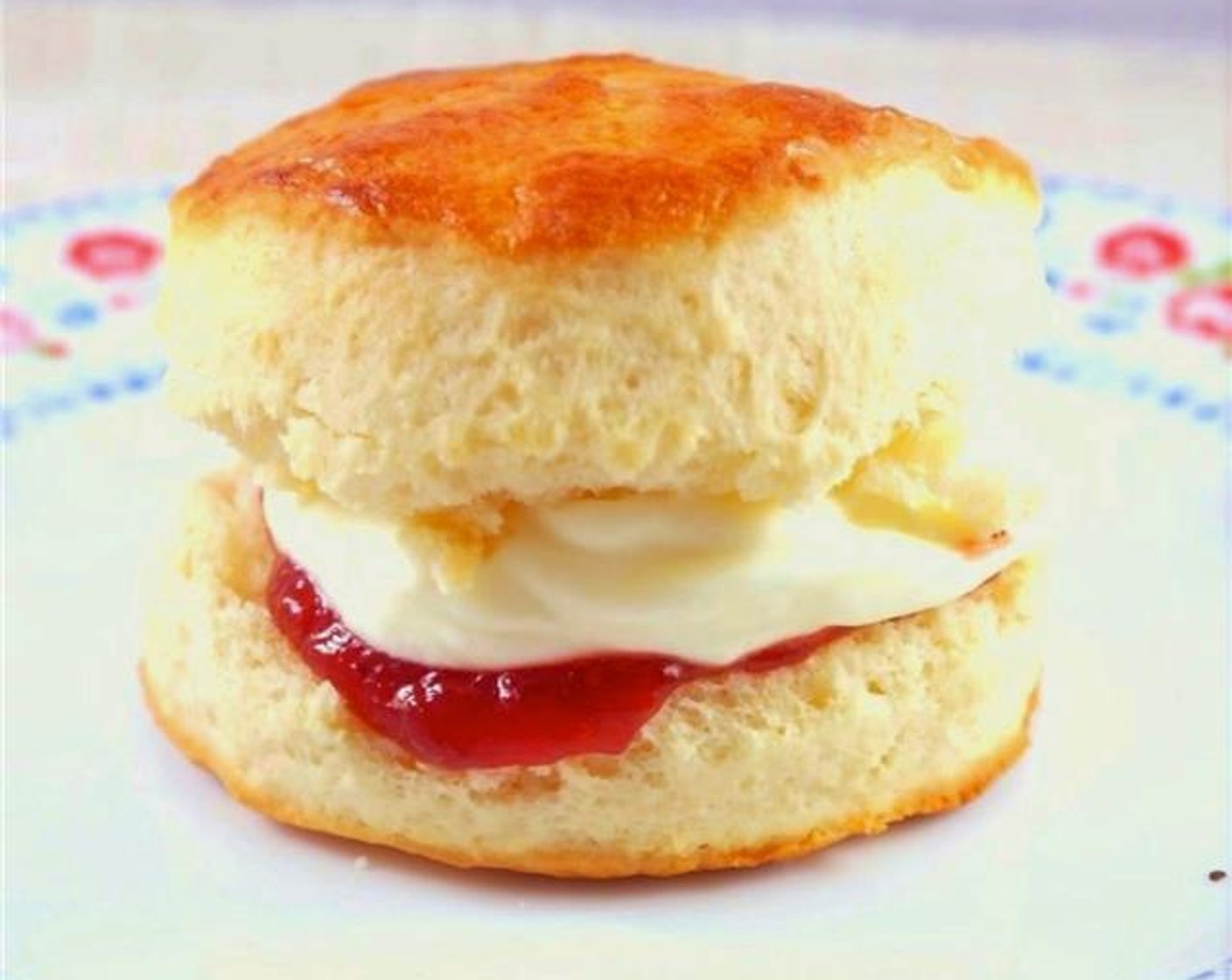 Simple Soft and Fluffy Buttermilk Scones