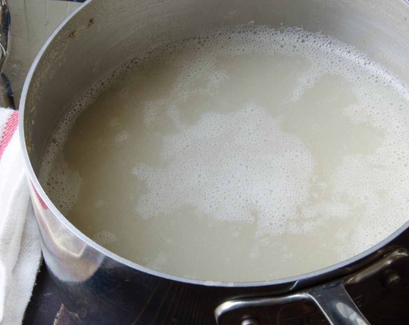 step 1 Add Steel-Cut Oats (1 cup), Water (4 1/2 cups) and Salt (1/2 tsp) to a medium saucepan. Bring to a boil over high heat, then reduce to medium low and cook for 5 minutes.