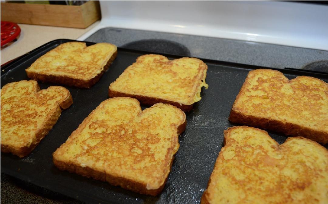 What Temperature to Cook French Toast on a Griddle: Perfect Crisp Guide